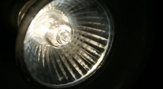 Картинка по теме - как заменить галогеновую лампочку