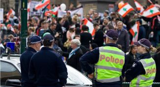 Картинка по теме - как вести себя с полицией во время митинга