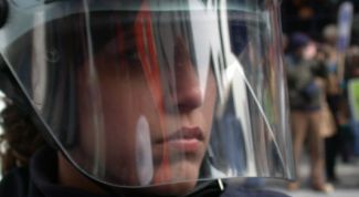 Картинка по теме - как вести себя с полицией на митинге