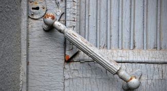 Картинка по теме - как очистить дверь от краски