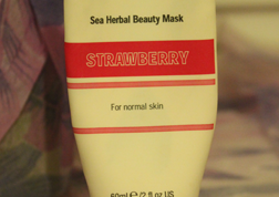 Освежает, слегка увлажняет, но запах все-таки не натуральный (хотя и не сильно химический)