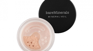 Сглаживает недостатки на лице, придает отдохнувший вид