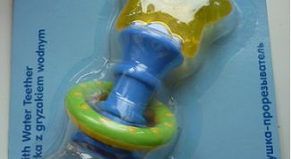 Интересная и развивающая погремушка-прорезыватель для малышей.