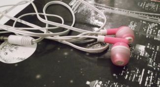 Цена хоть и низкая, но и этих денег они не стоят