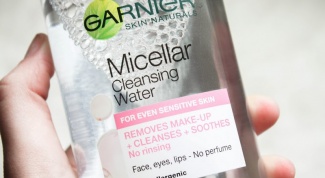 Мицеллярная вода отлично очищает кожу при небольшом расходе