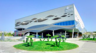 Один из самых больших аквариумов