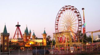 Парк начинает работать с заходом солнца