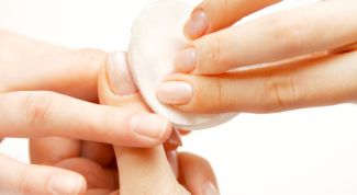 Не портит ноготь