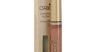 Воск увлажняет кожу губ