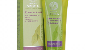 Оставляет жирную пленку на коже