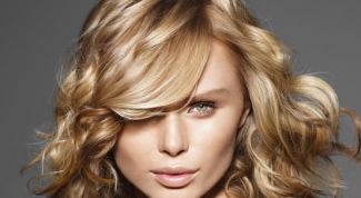 Устраняет желтизну светлых волос