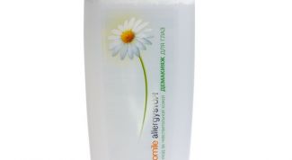 Нежно снимает макияж