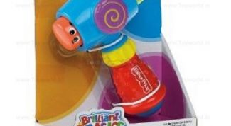 Помогает учить английский язык