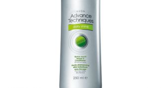 Увлажняет и смягчает волосы