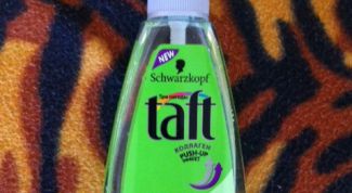 Склеивает волосы, а объем не создает