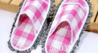 Легким движением ноги... помыть полы! Тапки-швабра помогут с уборкой дома!