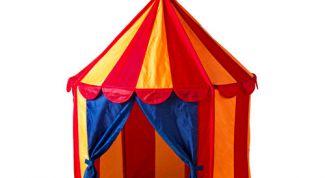 Яркий гараж для детских машин