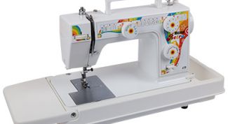 Хорошая, функциональная швейная машинка