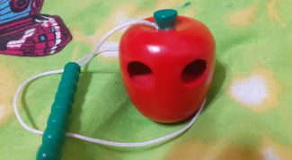 Мнение об игрушке-шнуровке "Яблоко"