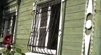 Брали пластиковые окна и решетки