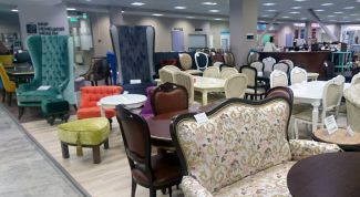 Огромный центр с большим выбором мебели