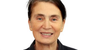 Записывала на имплантацию маму