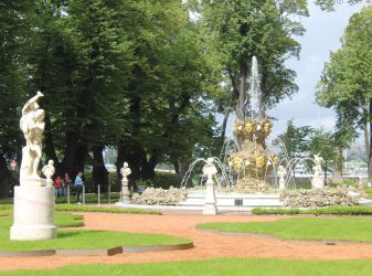 Почему сад в Санкт-Петербурге называется Летним и что в нем интересного