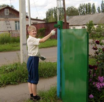 Как покрасить ворота
