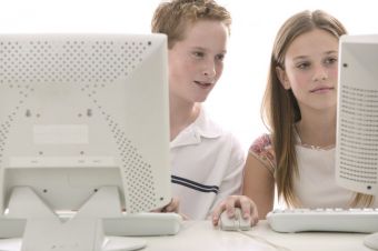 Как закрепить строку в Excel