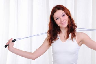 Как накачать девушке грудь