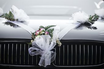 Как сделать самим свадебное украшение на машину
