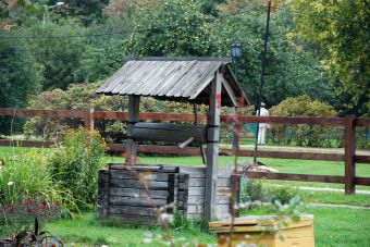 Как провести воду из колодца в дом