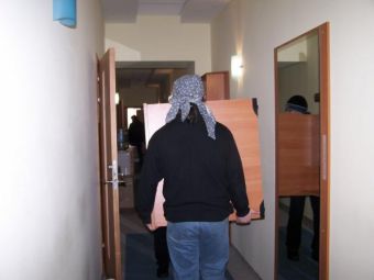 Как передвигать мебель