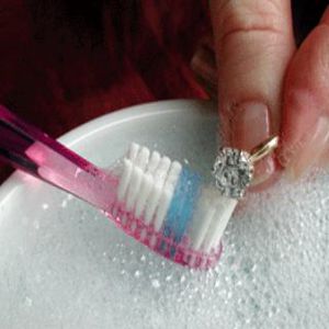 Как продлить жизнь украшениям - промывайте водой