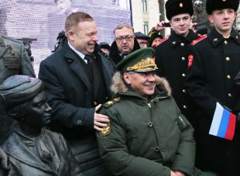 Памятник офицеры на фрунзенской набережной фото