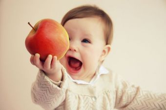 Как дать яблоко в прикорм