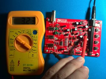 Измеряем напряжение в точке TP22 осциллографа DSO138