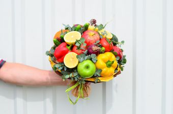 Букет из овощей и фруктов