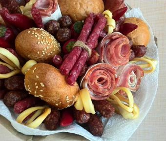 Букет из колбасы и сыра своими руками