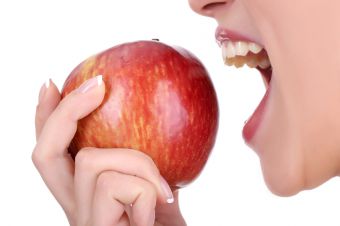 Кому нельзя есть яблоки