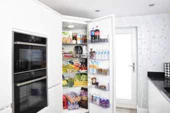 почему нельзя ставить горячее в холодильник