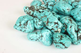 Необработанные камни бирюза