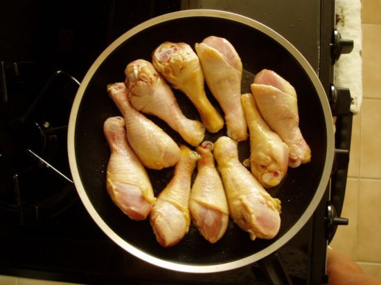 Как пожарить куриные ножки на сковороде с корочкой хрустящей рецепт с фото