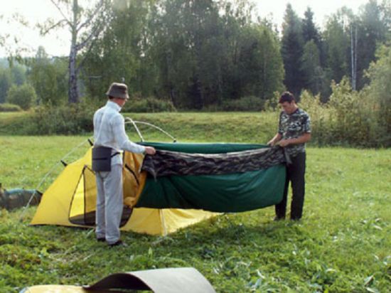 Ноги из палатки фото