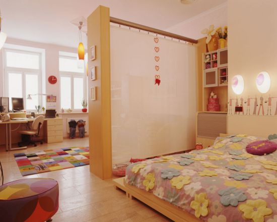 Комнату разделить на две зоны на детскую и взрослую шкафом