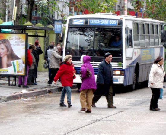 Нужно ли уступать автобусу отъезжающему от остановки