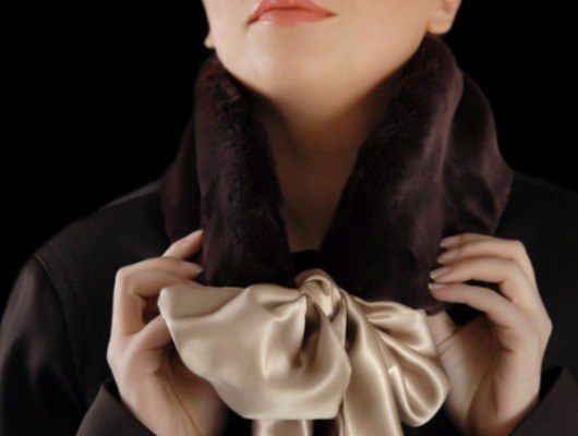 Шаг 1: Выберите платок для комбинирования с пальто