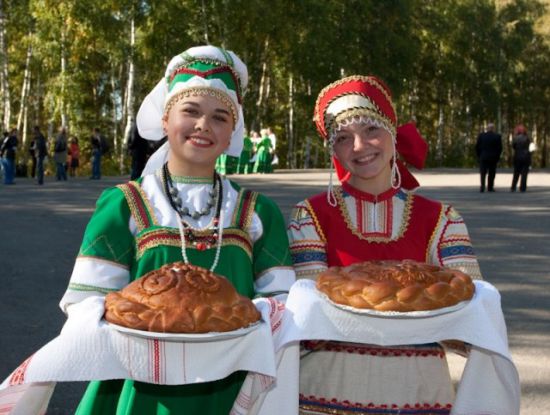 Киев встречает фашистов с хлебом и солью фото