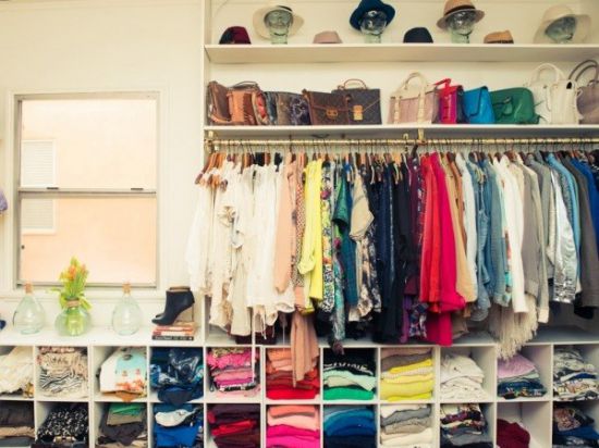 Хранение одежды в шкафу приспособления