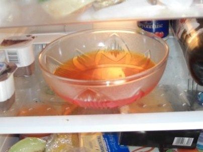 Сколько застывает желе в холодильнике из желатина. Сколько времени застывает желе в холодильнике. Сколько времени застывает желе в холодильнике. Холодильник желе. Хранения желе.